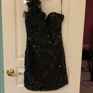 GORGEOUS Macduggal black one shoulder dress